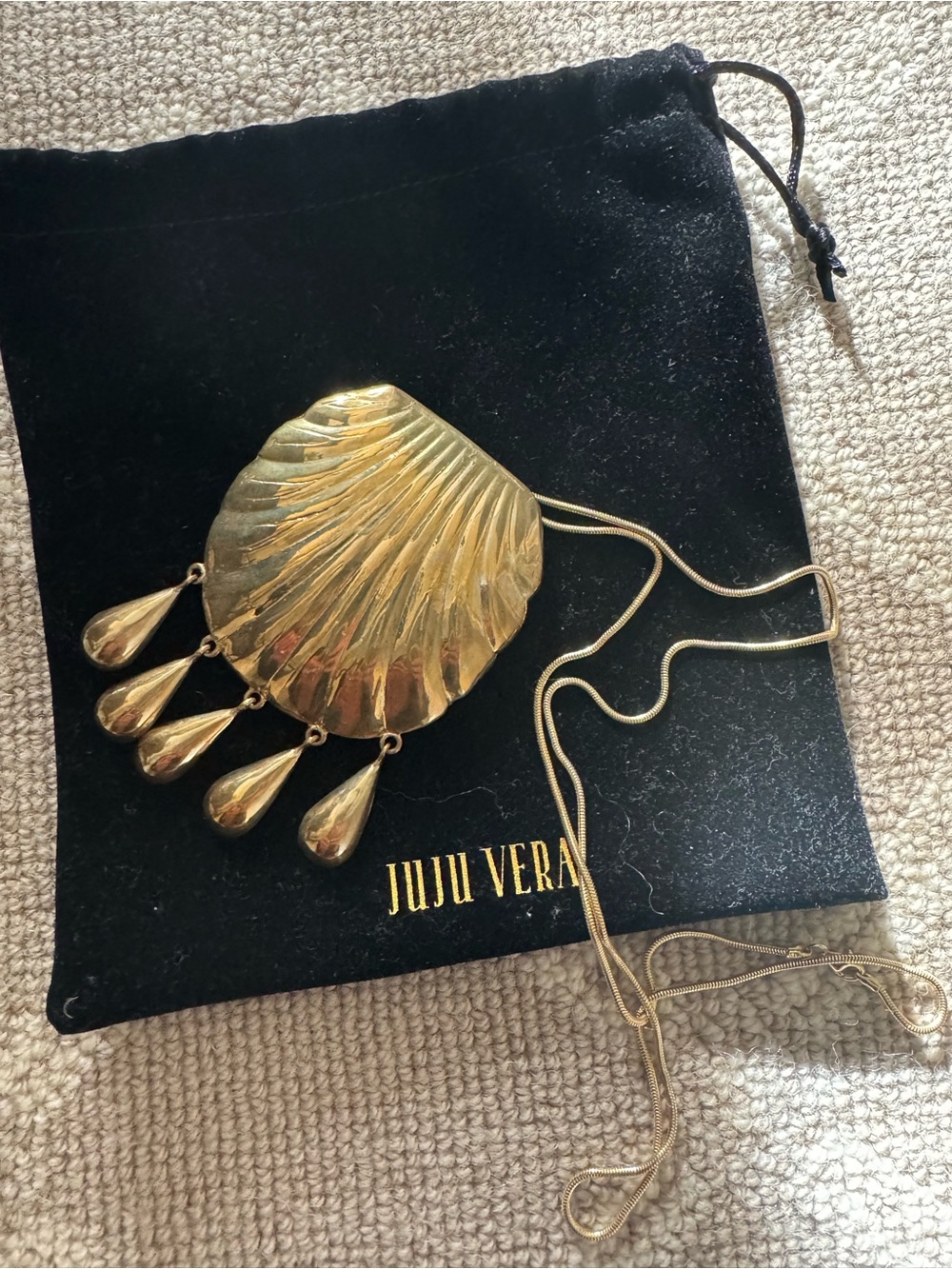 Authentic Juju Vera Petra Shell Necklace – Gold-Plated Statement Pendant - Picture 5 of 10